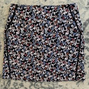 Loft floral skirt with pockets !